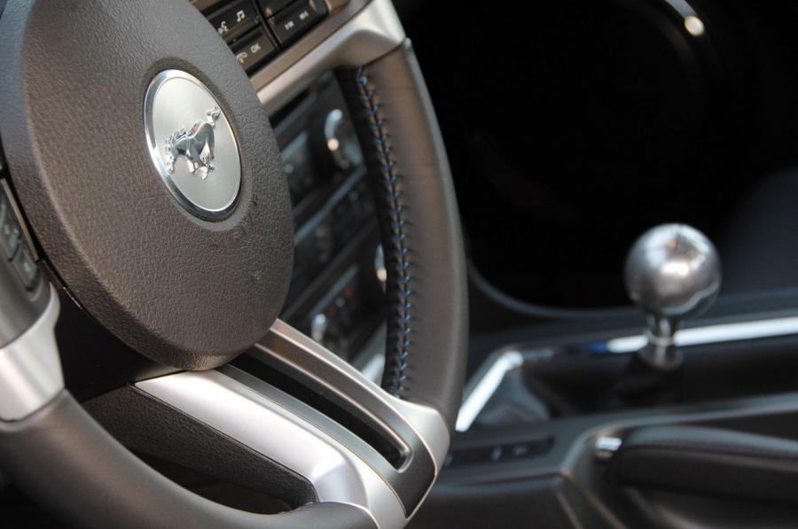  Ford Mustang GT 2010 года  (фото 61 из 213)